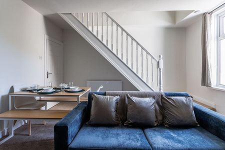 Eglinton Street - Photo 2