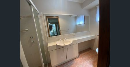 Big family home! - Photo 2