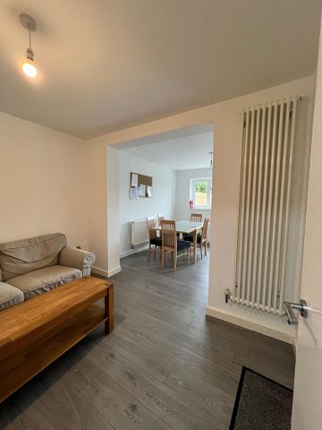 5 bedroom semi-detached house to rent - Photo 4