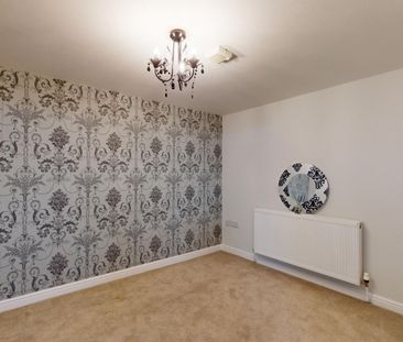 2 bedroom Flat To Let - Photo 1