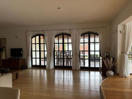 Vila cu piscina de inchiriat 8 camere zona Iancu Nicolae, in apropierea padurii - Fotografie 3