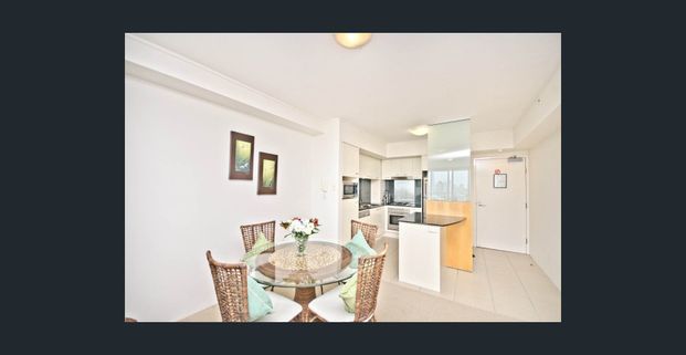 Unfurnished Modern Apartment Living in the Heart of the Gold Coast - Photo 1