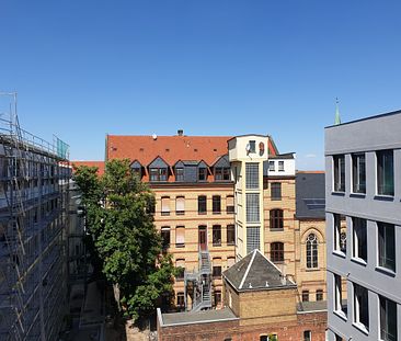 Erstbezug - Dachgeschosswohnung mit Dachterasse im charmanten Altbau - Photo 1