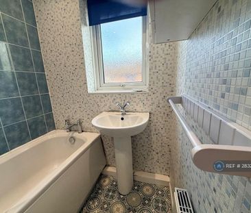 3 bedroom terraced house to rent - Photo 6