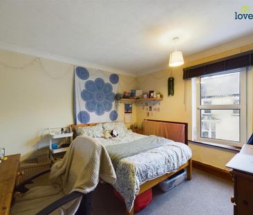 3 bedroom end of terrace house to rent - Photo 3