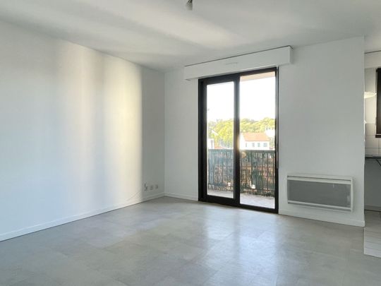 Location Appartement Rosny-sous-Bois (93110) Centre-Ville - Photo 1