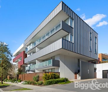 A Striking Location - Photo 1