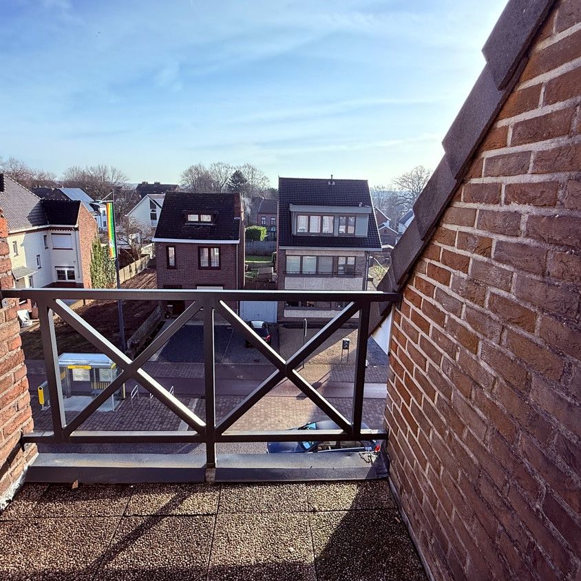 Duplex-appartement met drie slaapkamers en afgesloten garagebox te huur in Smeermaas op een boogscheut van het centrum van Lanaken en Maastricht (NL) - Photo 1