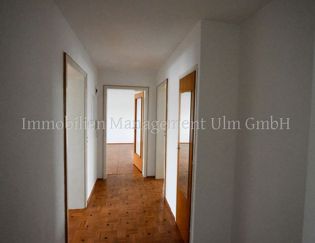 Schöne 4-Zimmer-Wohnung mit Balkon und Gartenanteil! - Foto 1