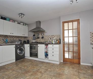 3 bedroom end of terrace house to rent - Photo 3