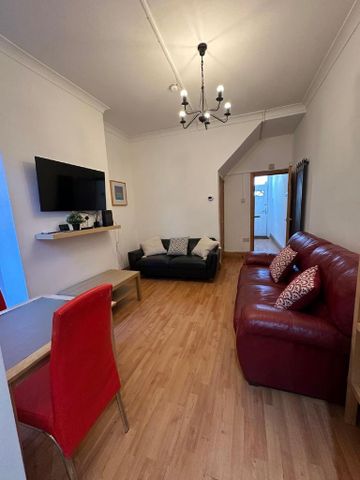 1 bedroom in a house share to rent - Photo 3