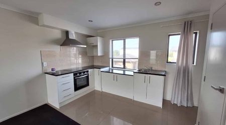 Spacious 2 bedroom Apartment - Photo 2