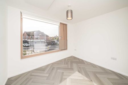 Broad Lane - Photo 2