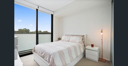 Spacious, Sunlit Abode - Photo 4