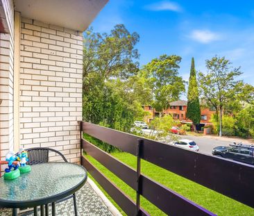 Air-Conditioned Two-Bedroom Unit with Renovated Kitchen and Bathroom! - Photo 6