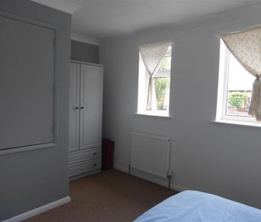 Grove Close - Photo 2