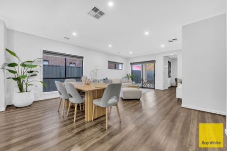 Sophisticated Contemporary Living in a Thriving Community - Photo 5