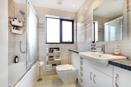 1 bedroom penthouse to rent - Photo 3