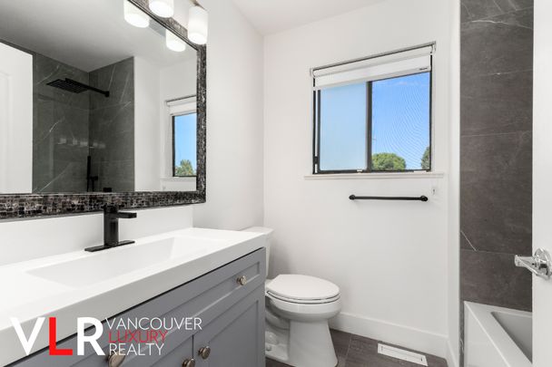 House in Richmond, BC - Photo 1