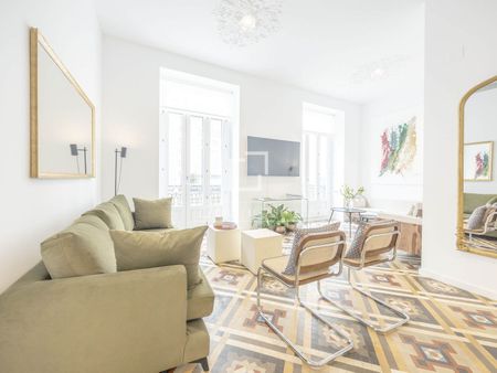 Excellent 3 Bedroom apartment for rent in La Seu, Valencia - Photo 2