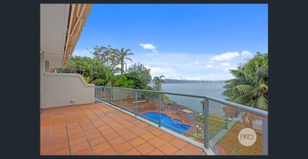 Luxury Waterfront Apartment - Photo 2