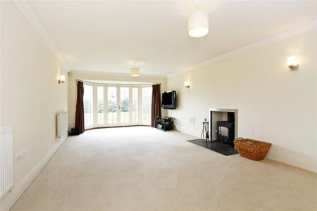 6 bedroom detached house to rent - Photo 3