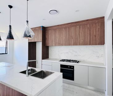 Stunning Duplex Home with Ducted Air & Alfresco - Photo 2