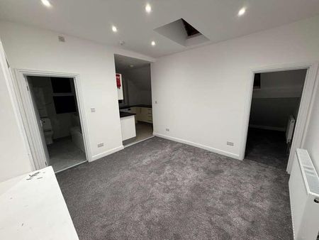 South Norwood Hill, London, SE25 - Photo 2