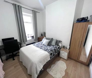 6 bedroom terraced house to rent - Photo 5