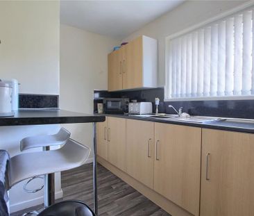 2 bedroom end of terrace house to rent - Photo 3