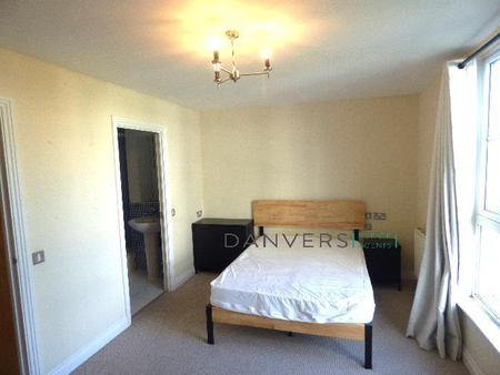 4 bedroom end of terrace house to rent - Photo 3