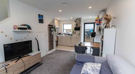 Modern Townhouse - Photo 5