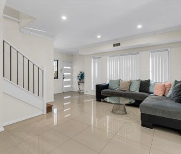 13 Rex Road, Georges Hall NSW 2198 - House For Rent | Domain - Photo 3
