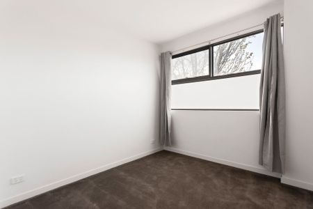 Stylish Apartment Steps from Cafés & Trams - Photo 5