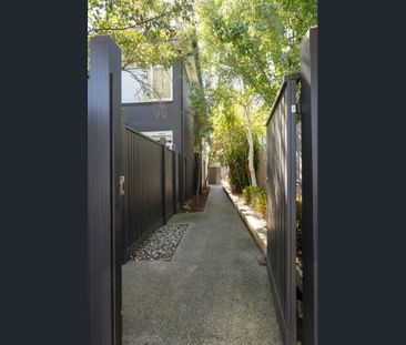 Beautiful one bedroom, furnished apartment in boutique block in lea... - Photo 1