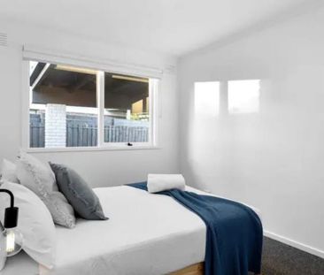 3 LARGE BEDROOMS PLUS PARENTS RETREAT - Photo 4