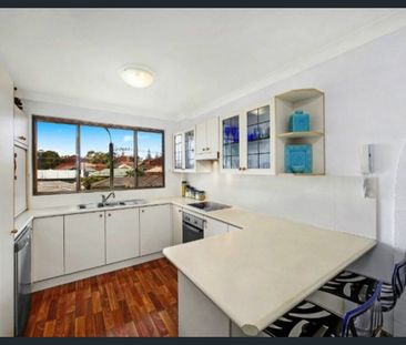 Spacious 2-Bedroom Unit – Prime Central Location - Photo 4