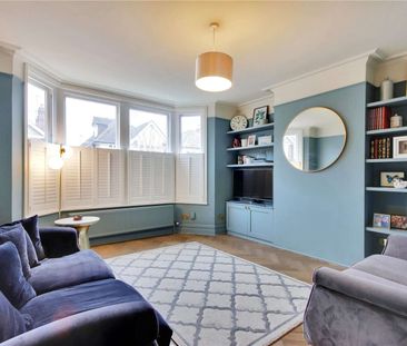 A stylishly presented three bedroom, semi detached house on the pop... - Photo 1
