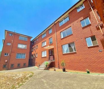 BRIGHT TOP FLOOR UNIT - Photo 4