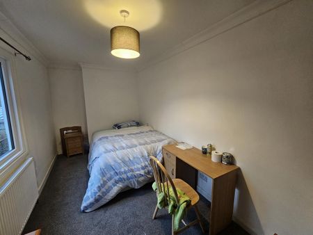 3 bedroom terraced house to rent - Photo 5