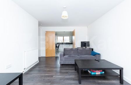 2 bed 2 bath within a modern new build minutes to a piccadilly tube line - Photo 3