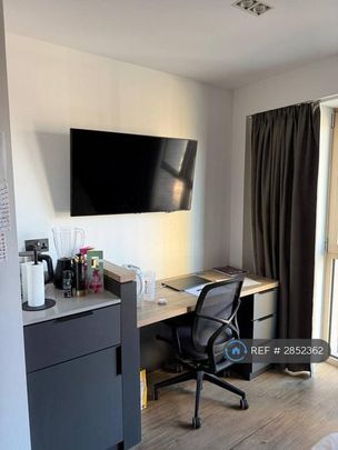 Studio to rent - Photo 1