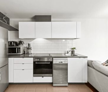 Furnished 1-Bedroom Apartment in Prime Location - Photo 4