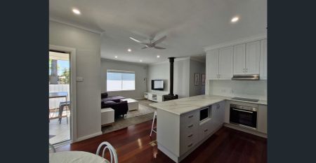 Fully Furnished Gem + 3 Bay Shed - Photo 4