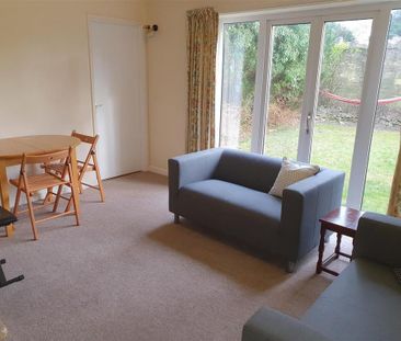 4 bedroom end of terrace house to rent - Photo 2