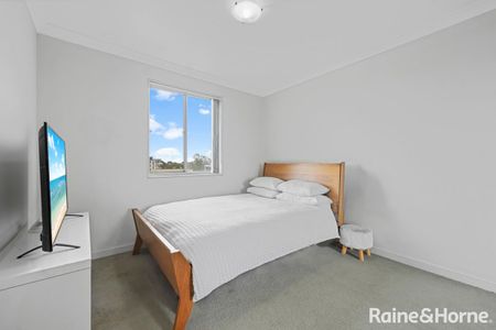 Two Bedroom, two Bathroom Unit In Convenient Location - Photo 3