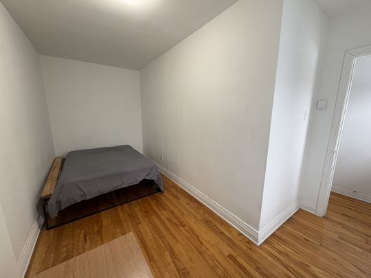 Rosemont : logement de 3 chambres, offert en location semi meublée. - Photo 1