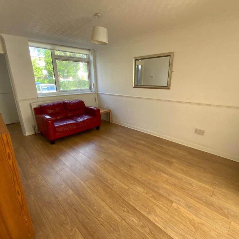 2 bedroom flat - ground floor to rent - Photo 1
