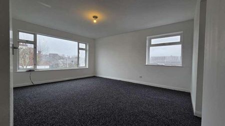 St Bernards Road, London, E6 - Photo 2