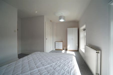 19 Garth Road - Photo 2